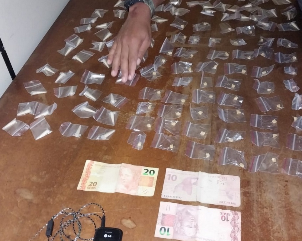 Procurado é preso em flagrante com drogas, em Carapicuíba