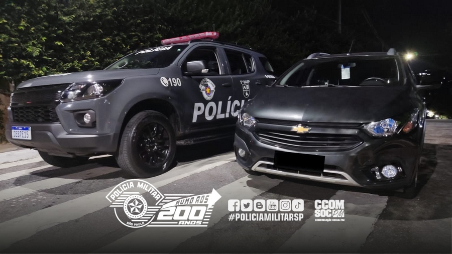 Polícia Militar prende indivíduos em posse de veículo furtado em Carapicuíba