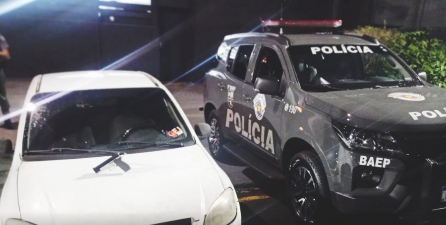  Polícia Militar prende dois homens por roubo de veículo em Barueri