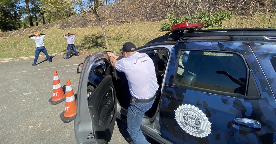 Alunos da Guarda Municipal de Cajamar recebem treinamento de direção defensiva e abordagens