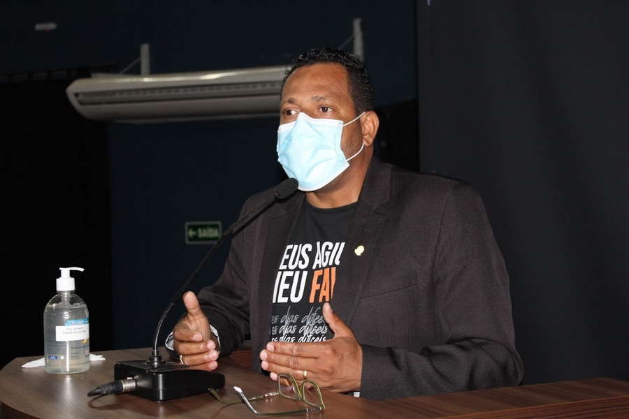 Vereador, Pastor Gilson solicita equiparação de referências e descanso de aniversário aos servidores de Jandira