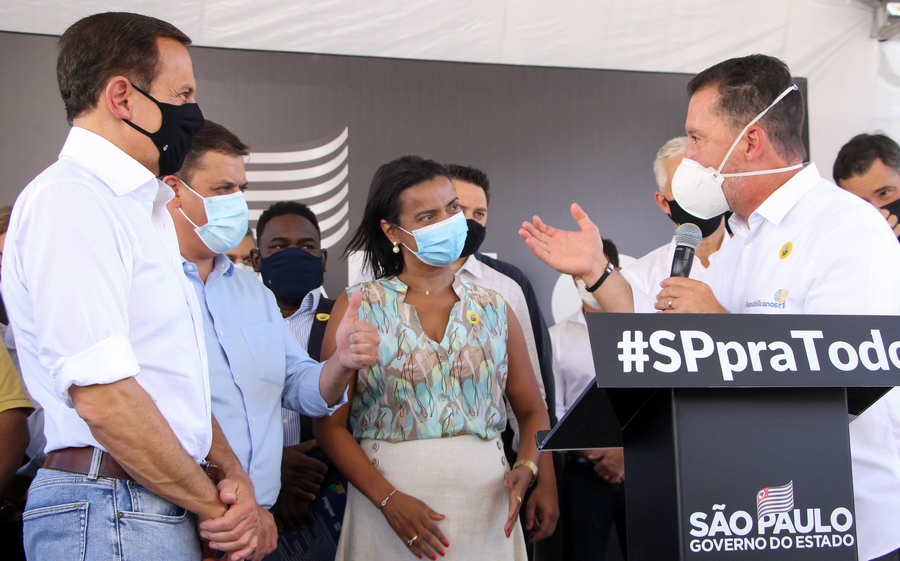 Vinicius Carvalho prestigia mais uma conquista de Carapicuíba 