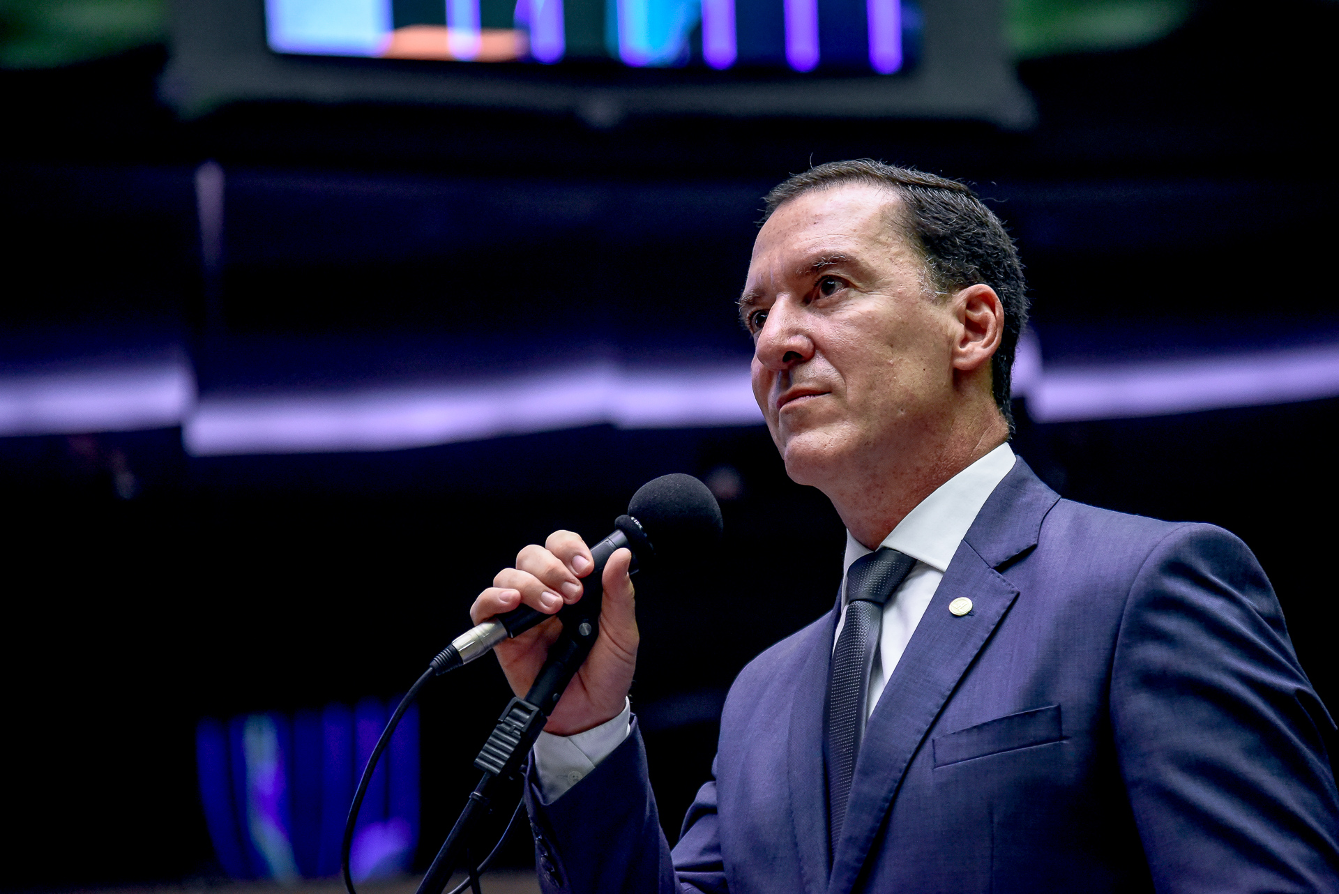 Projeto de Vinicius Carvalho cria campanha de incentivo para doação de cabelo à pessoas carentes com câncer