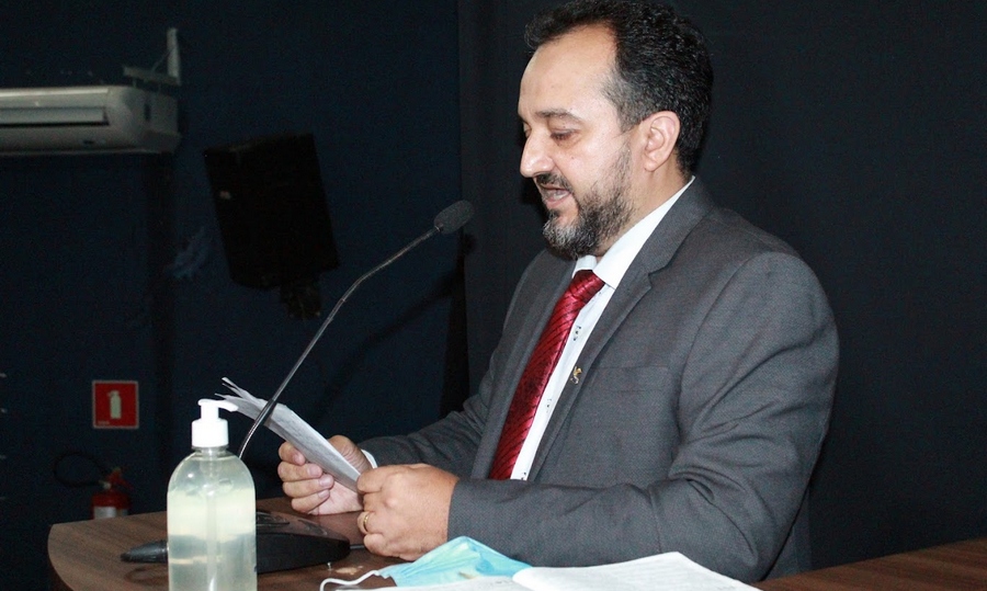 Vereador Silvio Cabeleireiro defende instalação de lousas digitais nas escolas da rede municipal de Jandira