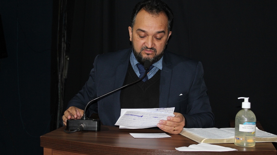 Vereador Silvio Cabeleireiro quer afixação de placas nos pontos com horário e itinerário dos ônibus