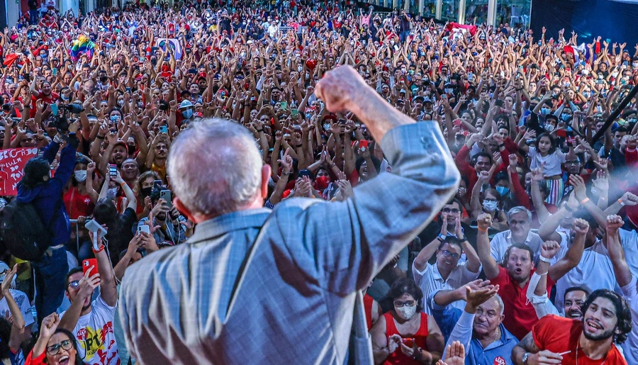 Lula lidera preferência de votos em 12 Estados 