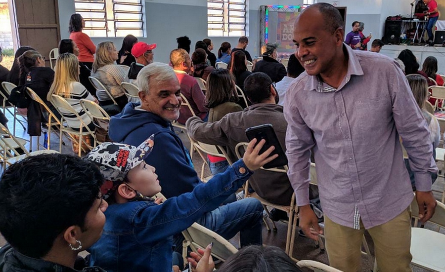 Pré-candidatos Zezinho e deputada Bebel debatem educação em Jandira 