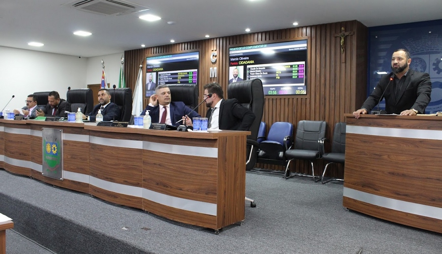 Vereadores de Jandira propõem instituir banco de ração e utensílios para animais