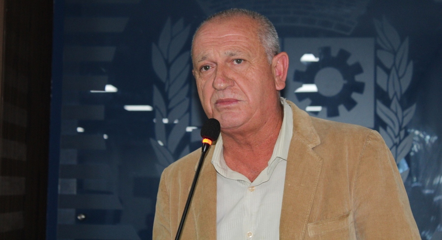 Vereador Cebolinha requisita limpeza e manutenção de praças de Jandira