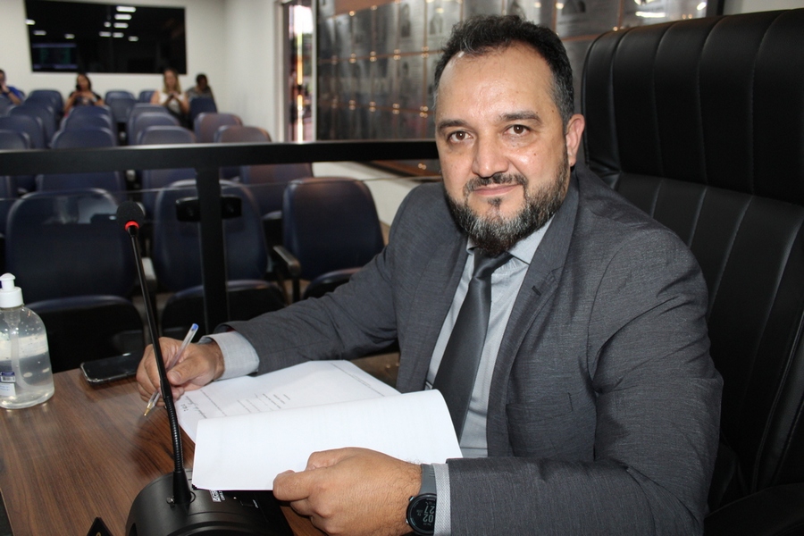 Vereador Silvio Cabeleireiro pede brinquedos adaptados para a Cidade da Criança