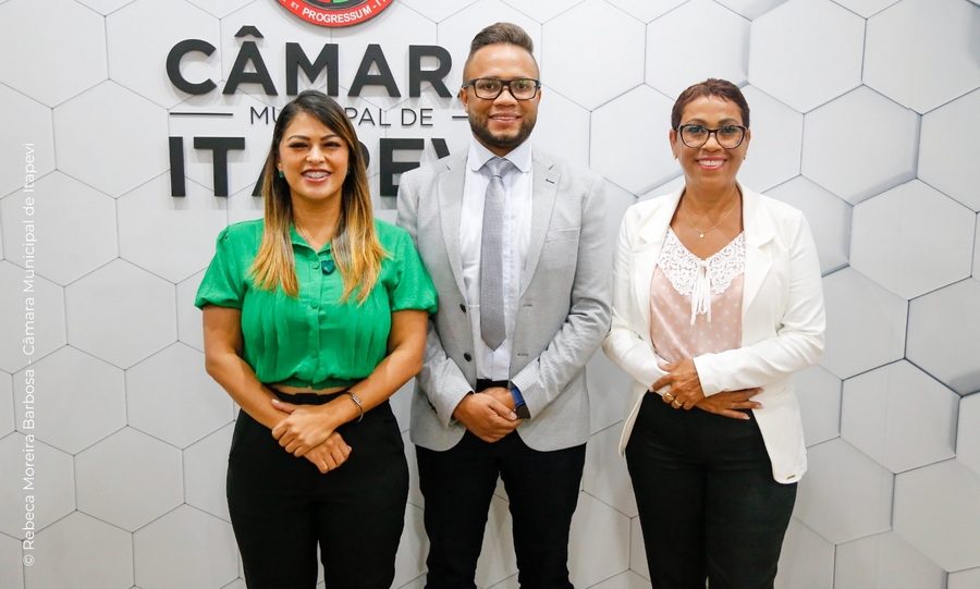 Itapevi: vereadora Tininha toma posse como Procuradora da Mulher