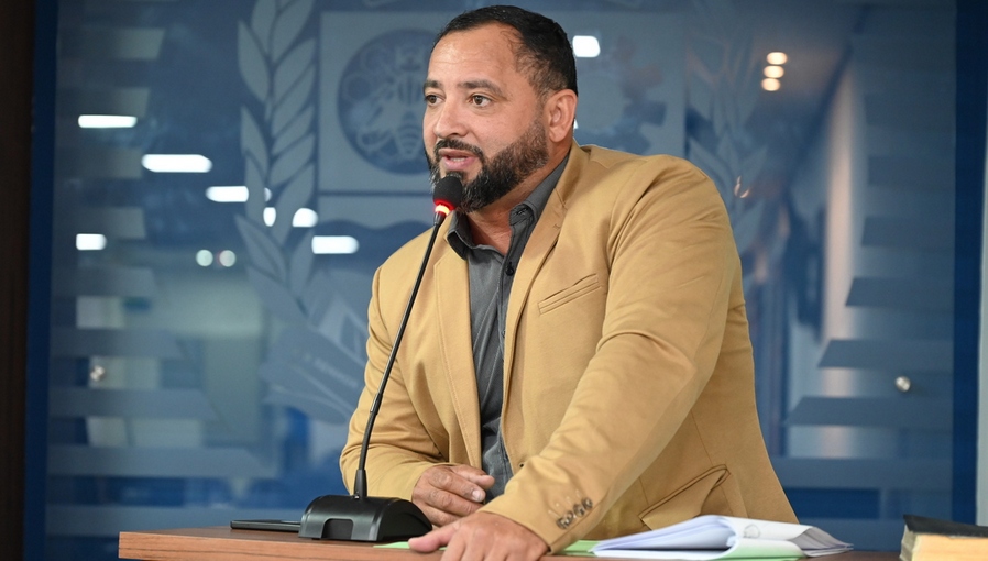 Vereador Marcio Oliveira sugere benfeitorias e padronização das praças de Jandira