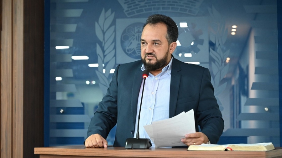 Presidente da Câmara de Jandira reitera pedido de lousas e mesas digitais para as escolas municipais