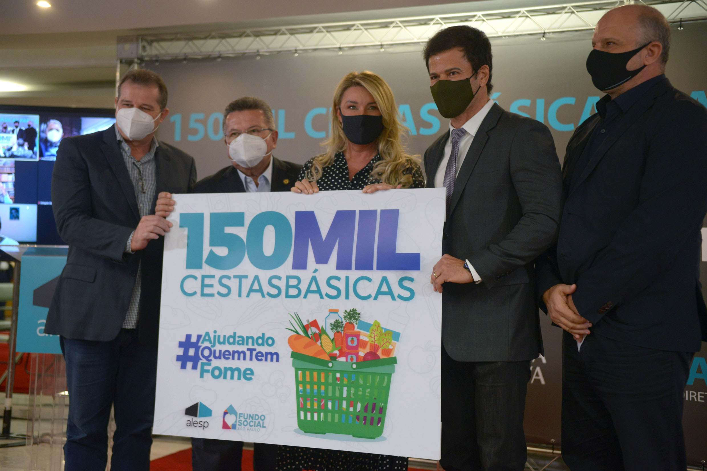 Lote de 1,5 milhão de doses da vacina da Janssen chega ao Brasil