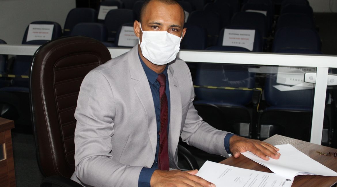 Léo da Feira quer adicional de penosidade aos servidores da Saúde que atuam na linha de frente contra a COVID-19