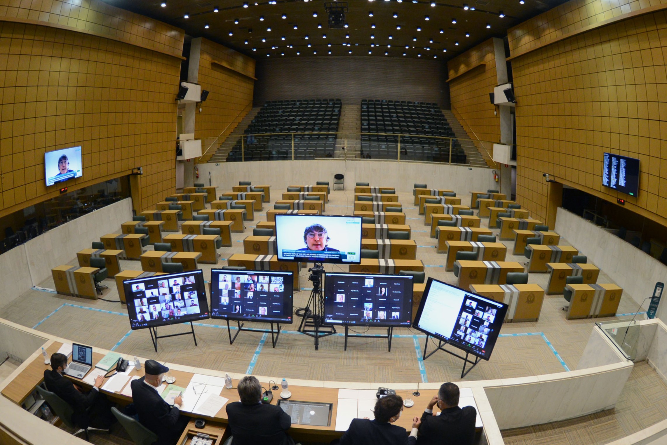 Alesp aprova prorrogação de contratos para profissionais da saúde no combate à Covid-19