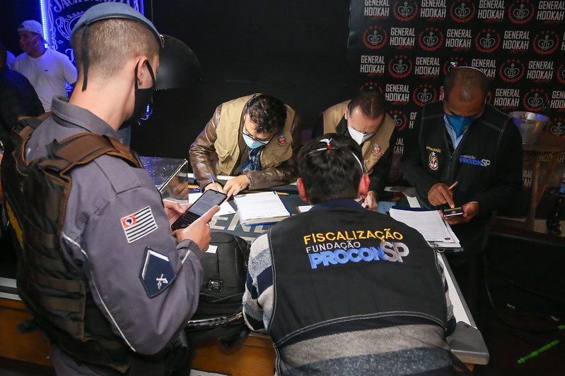 Polícias Civil, Militar e Procon encerram festa clandestina com 600 pessoas em Osasco