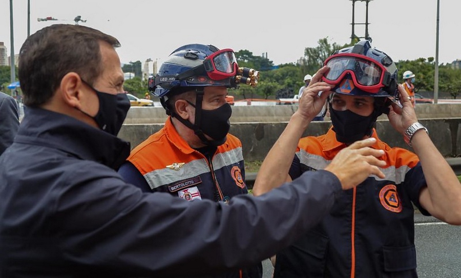 Governador João Doria determina plano emergencial para liberar Marginal Tietê após acidente