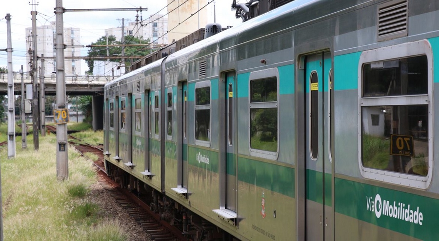 Falhas e vandalismo levam a problemas no transporte por trens em SP