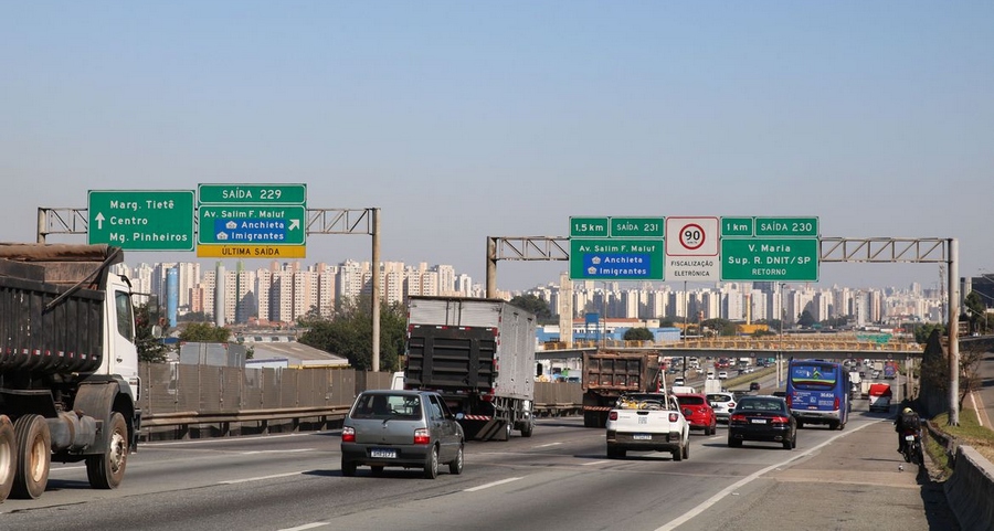 SP: 2,2 milhões de veículos devem deixar a capital no fim de ano