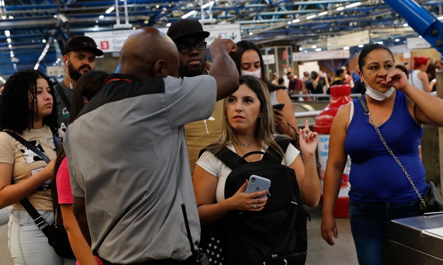 SP: metroviários fazem nova assembleia; linhas funcionam parcialmente