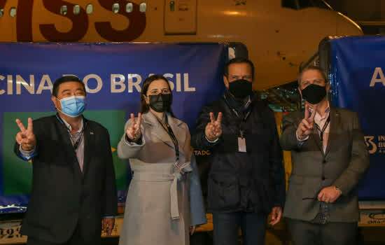 São Paulo recebe lote recorde de matéria-prima para produzir 20 milhões de vacinas do Butantan