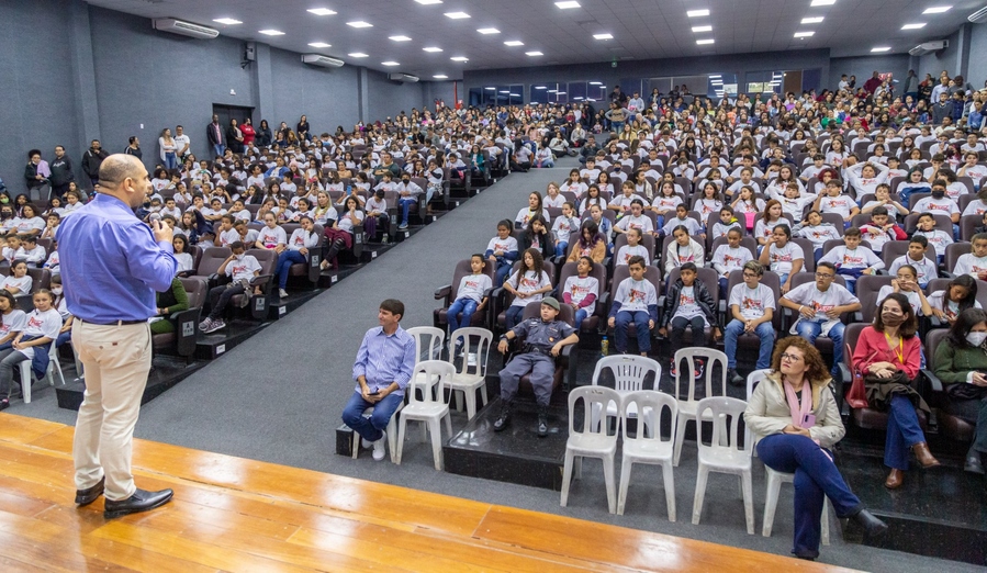 Cerca de 400 alunos da rede municipal de Santana de Parnaíba participam da formatura do Proerd