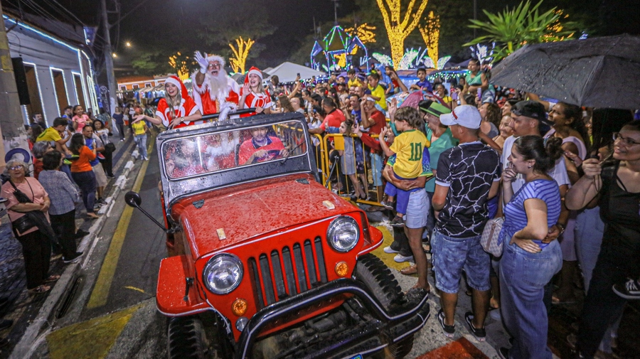Abertura do tradicional Natal de Luz é sucesso de público em Santana de Parnaíba  