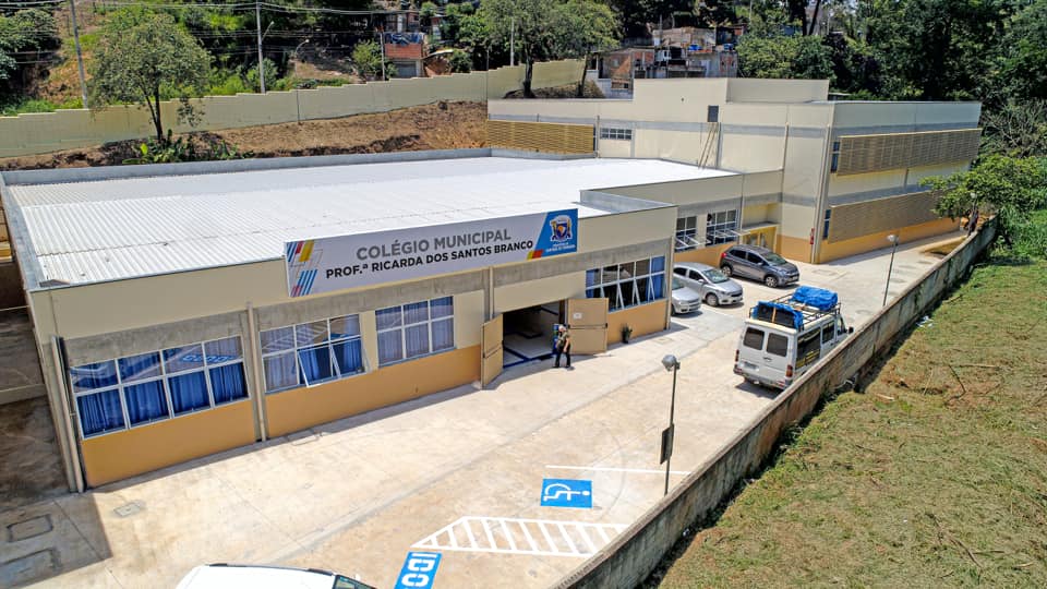 Elvis Cezar inaugura novo colégio  Profª Ricarda dos Santos no bairro Chácara Solar